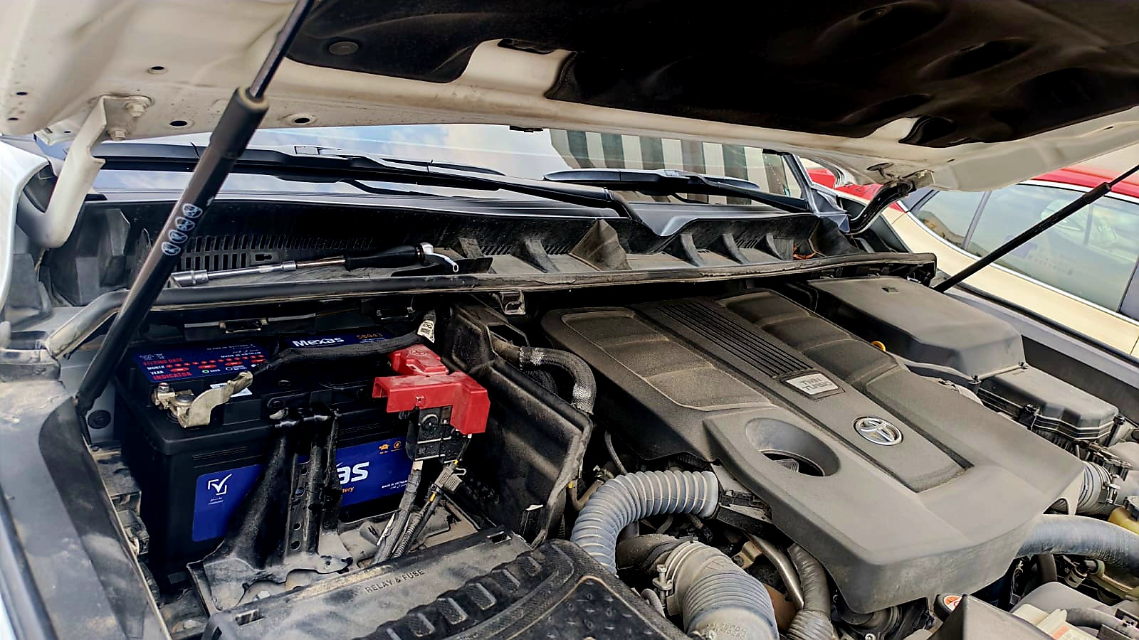 Mobile car battery replacement in Dubai